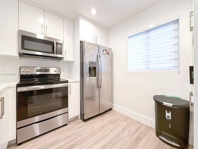 7722 Camino Real E-317, Miami, FL 33143