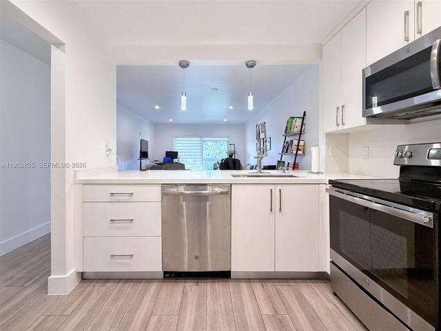 7722 Camino Real E-317, Miami, FL 33143