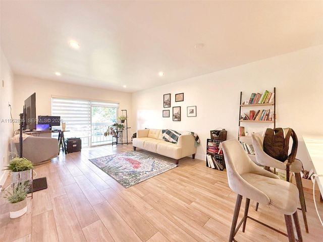 7722 Camino Real E-317, Miami, FL 33143