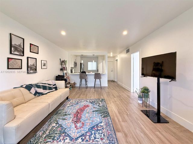 7722 Camino Real E-317, Miami, FL 33143