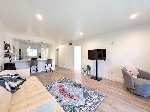 7722 Camino Real E-317, Miami, FL 33143