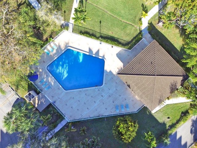 7722 Camino Real E-317, Miami, FL 33143