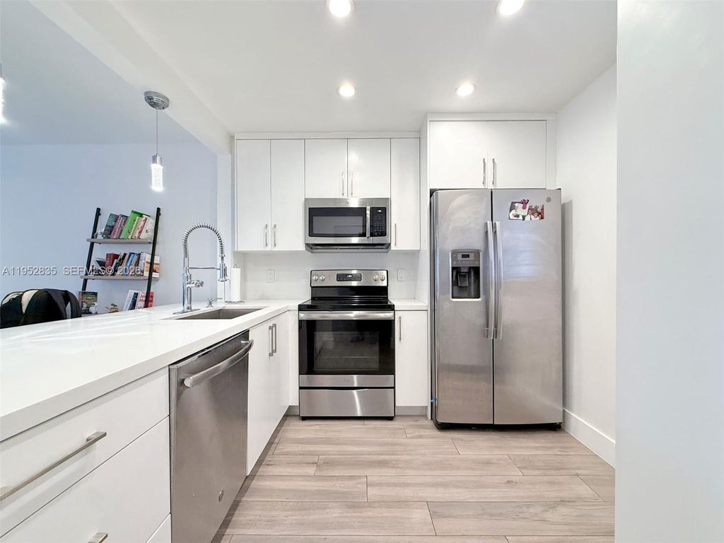 7722 Camino Real E-317, Miami, FL 33143