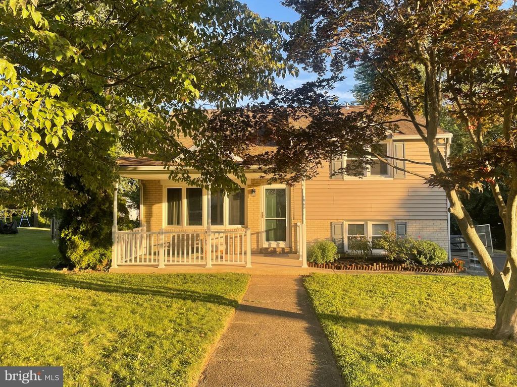 318 S MANOR DR, Media, PA 19063