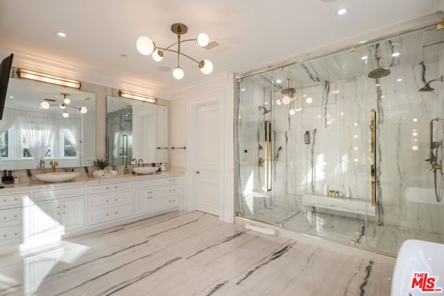 843 N Spaulding Avenue, Los Angeles, CA 90046