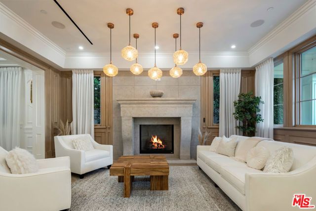 843 N Spaulding Avenue, Los Angeles, CA 90046