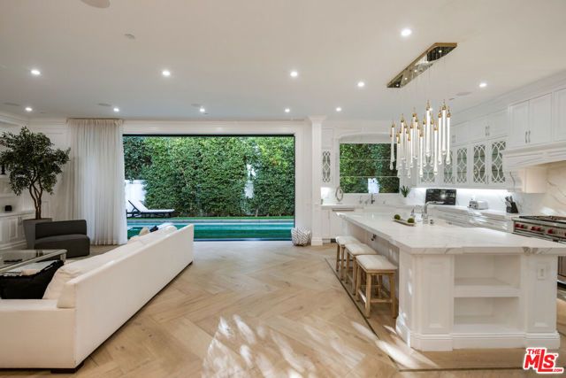 843 N Spaulding Avenue, Los Angeles, CA 90046