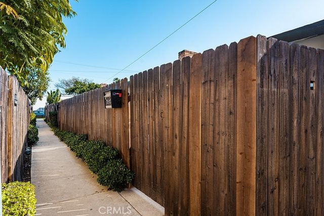 786 N Shattuck Pl, Orange, CA 92867