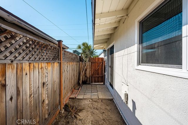 786 N Shattuck Pl, Orange, CA 92867