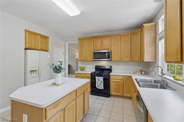 16264 Selby Circle, Strongsville, OH 44136