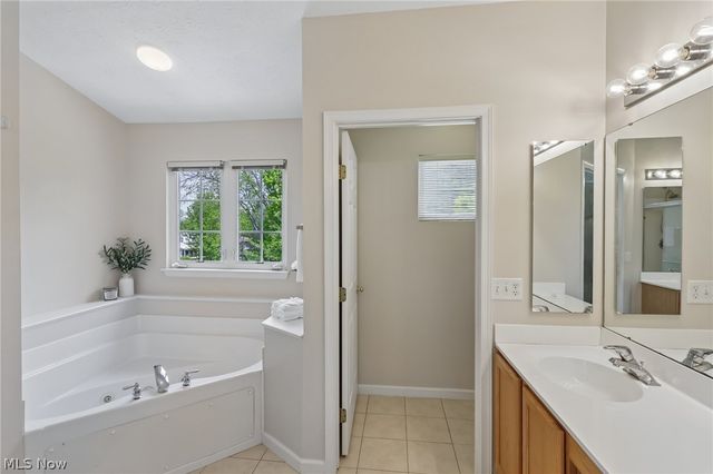 16264 Selby Circle, Strongsville, OH 44136