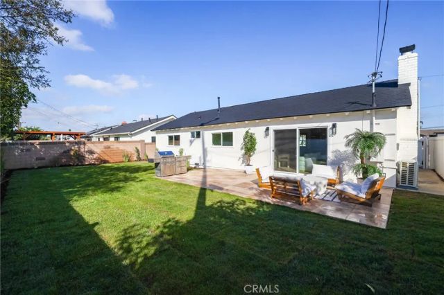 8352 Friesland, Huntington Beach, CA 92647