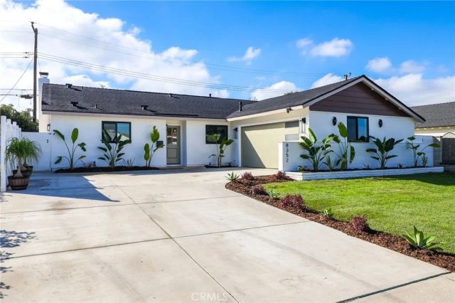 8352 Friesland, Huntington Beach, CA 92647