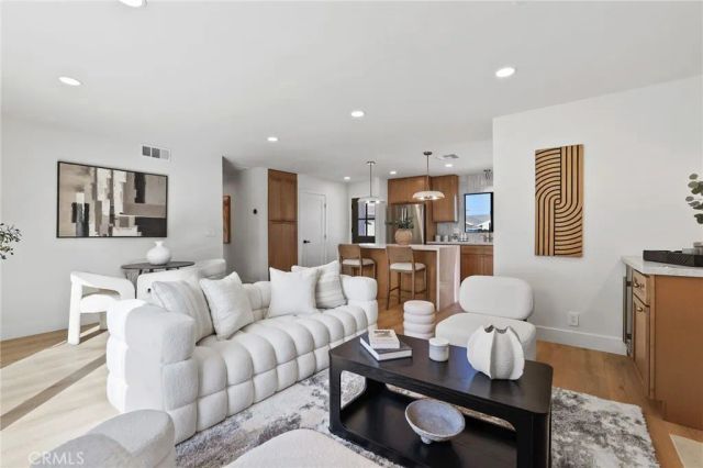 8352 Friesland, Huntington Beach, CA 92647