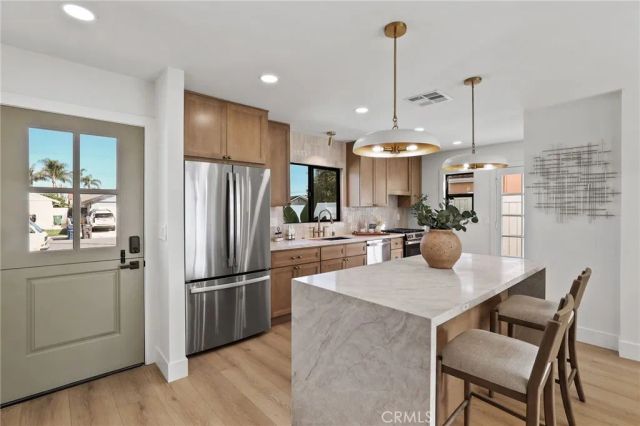 8352 Friesland, Huntington Beach, CA 92647