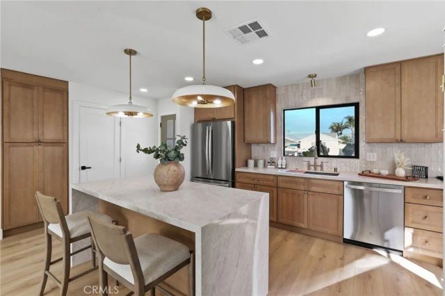 8352 Friesland, Huntington Beach, CA 92647