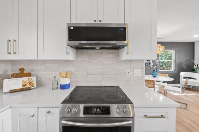 8000 Williamson Creek DR, Austin, TX 78736