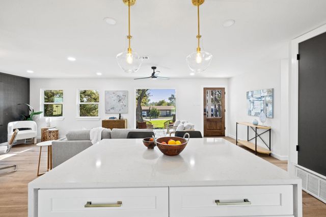 8000 Williamson Creek DR, Austin, TX 78736