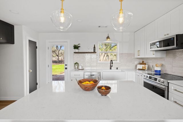 8000 Williamson Creek DR, Austin, TX 78736