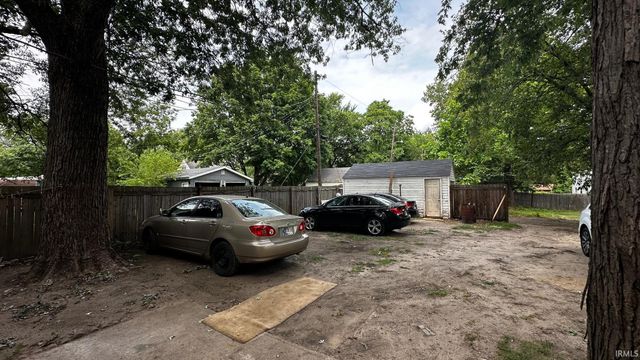 1809 Elwood Avenue, South Bend, IN 46628