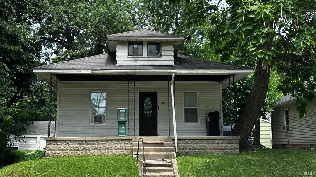 1809 Elwood Avenue, South Bend, IN 46628