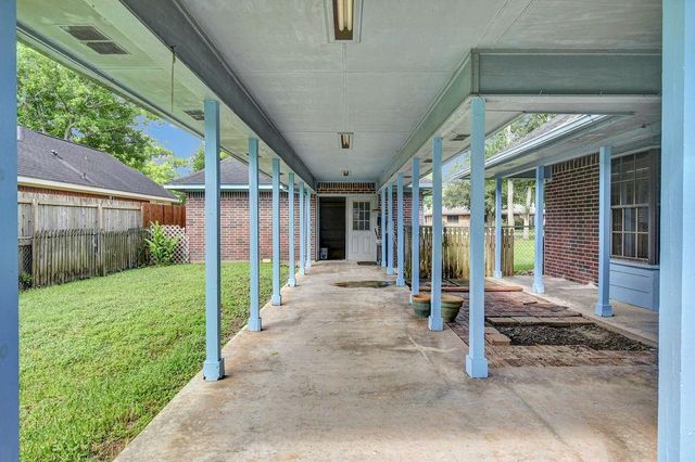 301 Jansen Drive, West Columbia, TX 77486