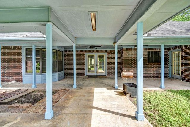 301 Jansen Drive, West Columbia, TX 77486