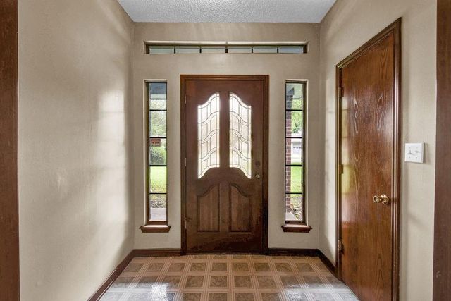 301 Jansen Drive, West Columbia, TX 77486