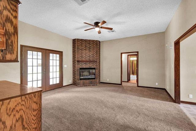 301 Jansen Drive, West Columbia, TX 77486