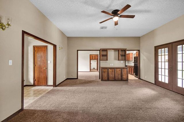 301 Jansen Drive, West Columbia, TX 77486