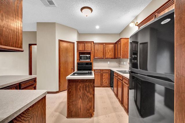 301 Jansen Drive, West Columbia, TX 77486