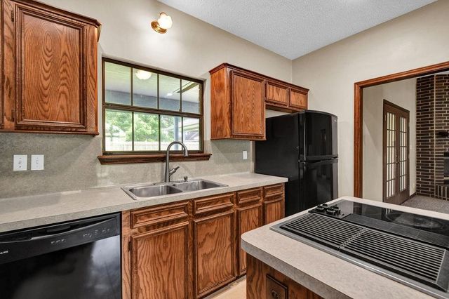301 Jansen Drive, West Columbia, TX 77486