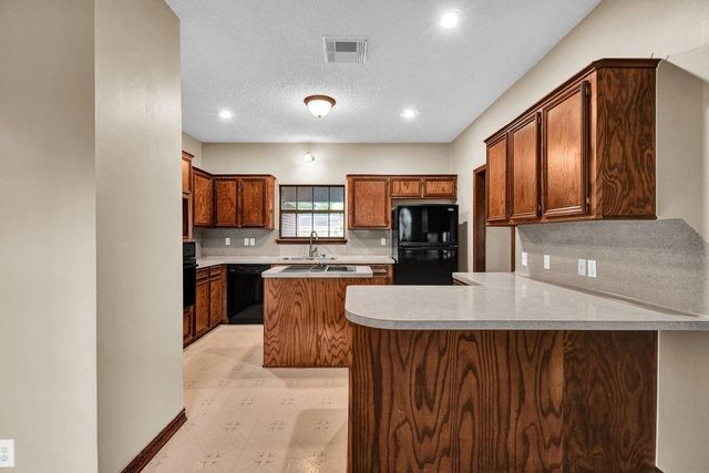 301 Jansen Drive, West Columbia, TX 77486