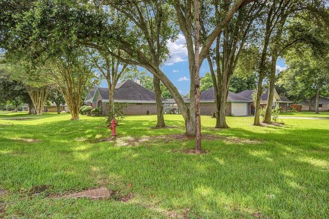 301 Jansen Drive, West Columbia, TX 77486
