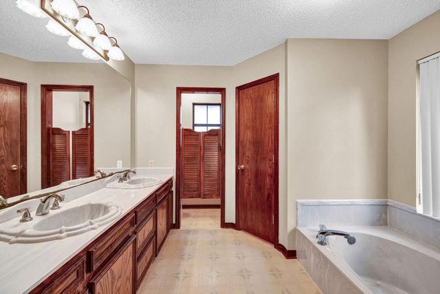 301 Jansen Drive, West Columbia, TX 77486