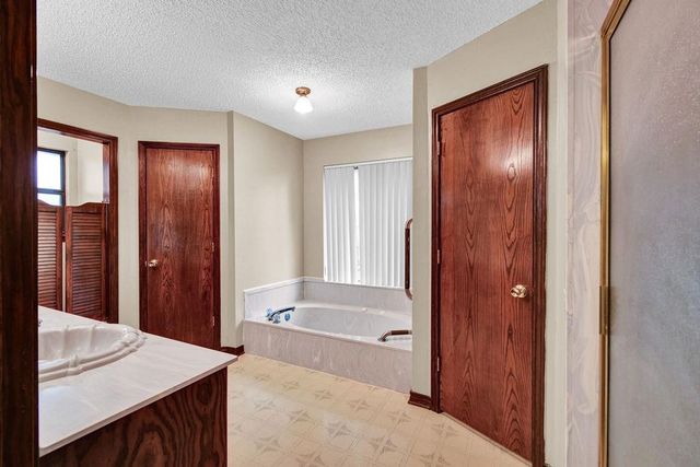 301 Jansen Drive, West Columbia, TX 77486
