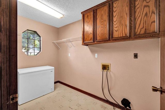 301 Jansen Drive, West Columbia, TX 77486