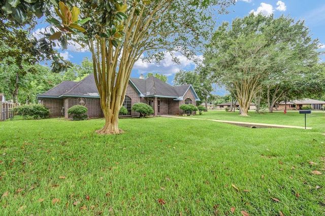 301 Jansen Drive, West Columbia, TX 77486