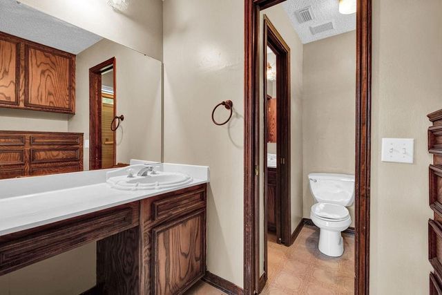 301 Jansen Drive, West Columbia, TX 77486