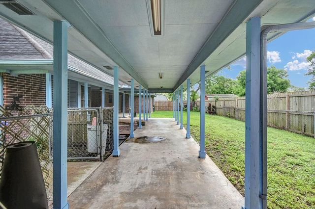 301 Jansen Drive, West Columbia, TX 77486