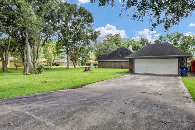 301 Jansen Drive, West Columbia, TX 77486
