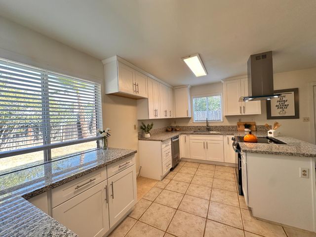 305 Union St, Roseville, CA 95678