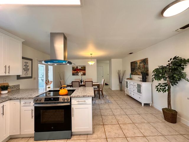 305 Union St, Roseville, CA 95678