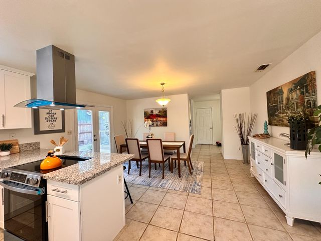 305 Union St, Roseville, CA 95678