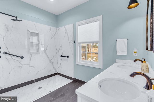 88 OLD FIELD RD, Irvington, VA 22480