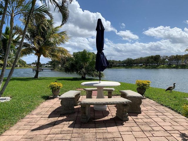 388 Chatham S, West Palm Beach, FL 33417