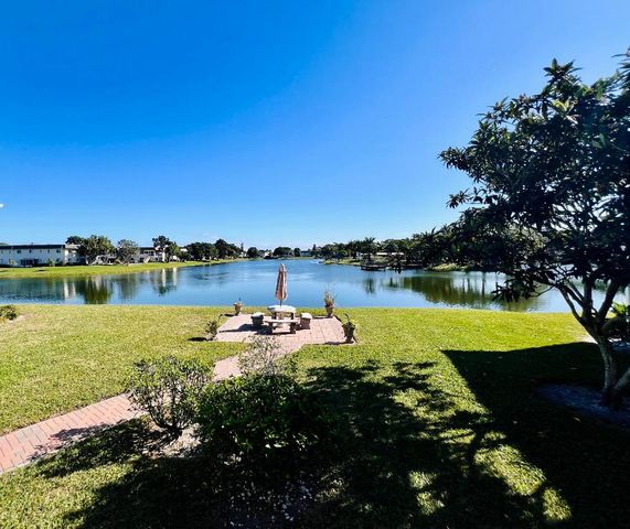 388 Chatham S, West Palm Beach, FL 33417