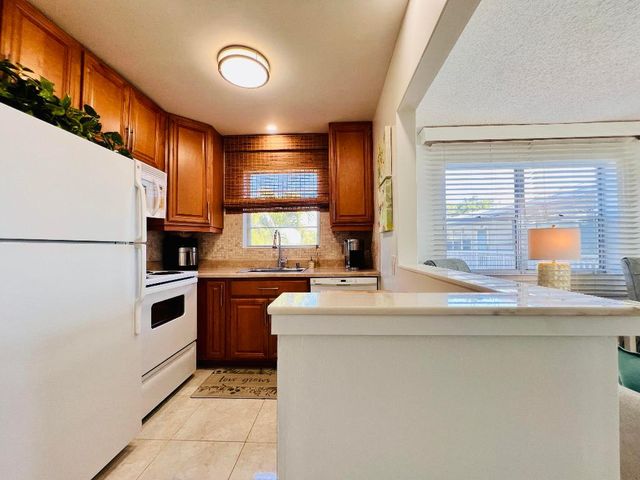 388 Chatham S, West Palm Beach, FL 33417