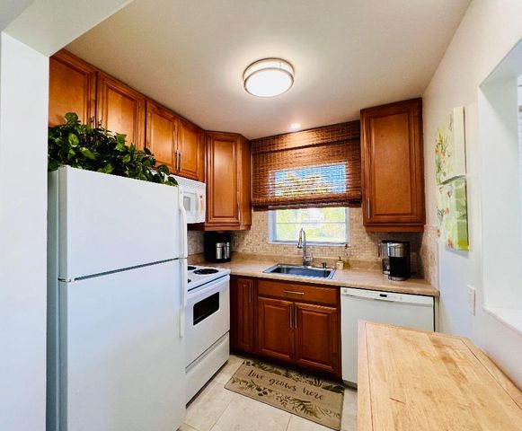 388 Chatham S, West Palm Beach, FL 33417