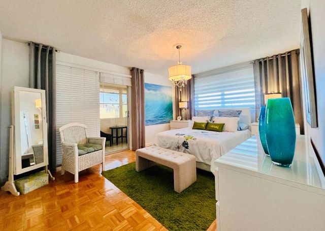 388 Chatham S, West Palm Beach, FL 33417